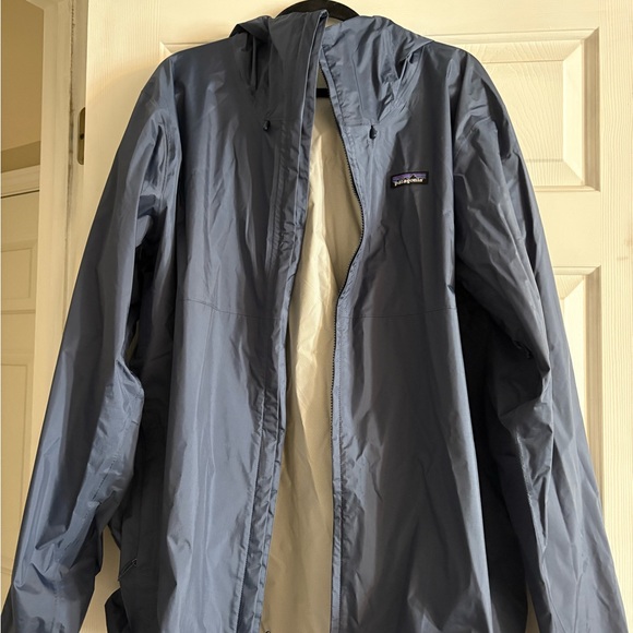 Men's Navy Patagonia Rain Jacket - Picture 1 of 4